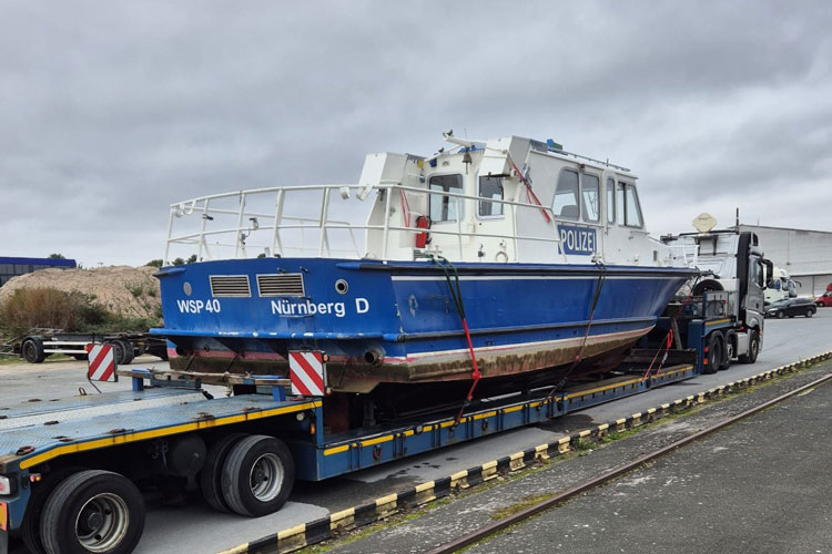 Siemer Jachtservice Barßel-Reekenfeld - Refit Streifenboot WSP 40